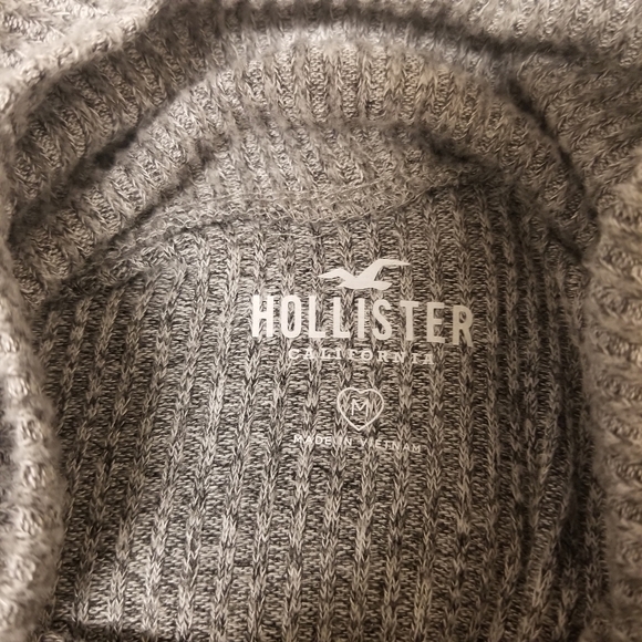 Hollister Cozy Top Bundle - Picture 5 of 10